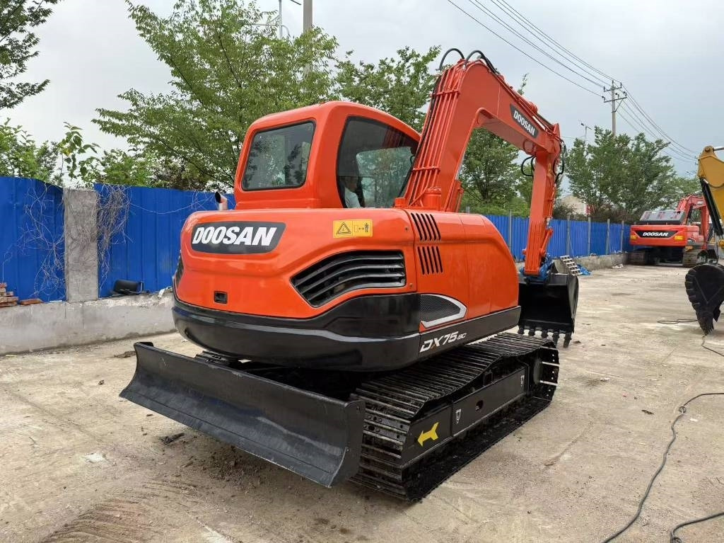 Doosan DX 75 - 크롤러 굴삭기 : 사진 5 Doosan DX 75 - 크롤러 굴삭기 : 사진 5