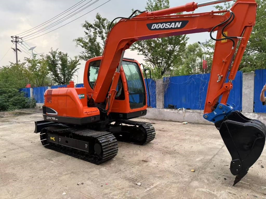 Doosan DX 75 - 크롤러 굴삭기 : 사진 4 Doosan DX 75 - 크롤러 굴삭기 : 사진 4