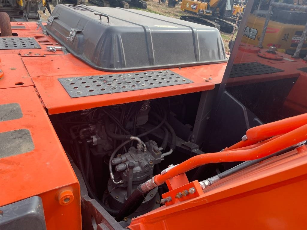 Hitachi ZX 240 - 크롤러 굴삭기 : 사진 2 Hitachi ZX 240 - 크롤러 굴삭기 : 사진 2