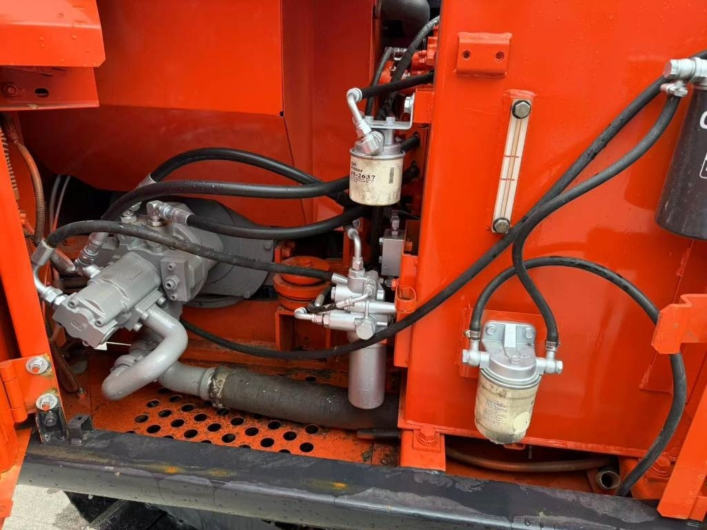 Hitachi Zaxis 60 - 크롤러 굴삭기 : 사진 3 Hitachi Zaxis 60 - 크롤러 굴삭기 : 사진 3