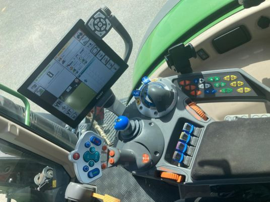 Fendt 724 VARIO S4 PROFI PLUS - 장궤형 트랙터 : 사진 4 Fendt 724 VARIO S4 PROFI PLUS - 장궤형 트랙터 : 사진 4