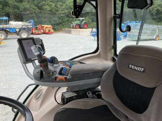 Fendt 824 VARIO SCR PROFI - 장궤형 트랙터 : 사진 5 Fendt 824 VARIO SCR PROFI - 장궤형 트랙터 : 사진 5