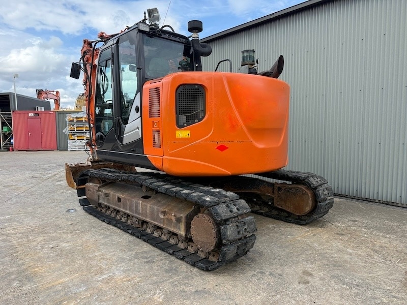 Hitachi ZX 135 US-5B - 크롤러 굴삭기 : 사진 2 Hitachi ZX 135 US-5B - 크롤러 굴삭기 : 사진 2