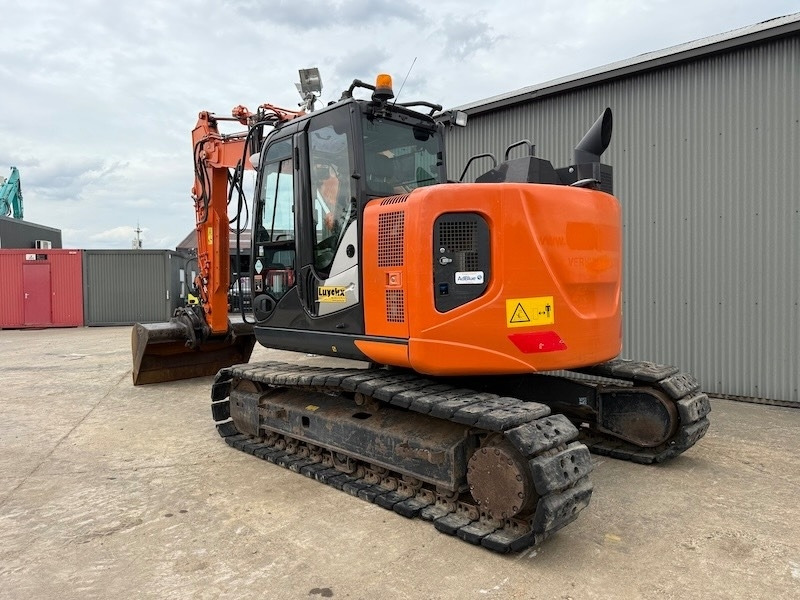 Hitachi ZX 135 US-6 - 크롤러 굴삭기 : 사진 2 Hitachi ZX 135 US-6 - 크롤러 굴삭기 : 사진 2