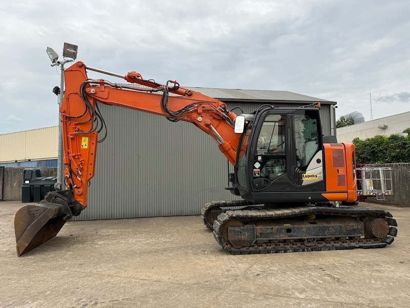 Hitachi ZX 135 US-6 - 크롤러 굴삭기 : 사진 1 Hitachi ZX 135 US-6 - 크롤러 굴삭기 : 사진 1