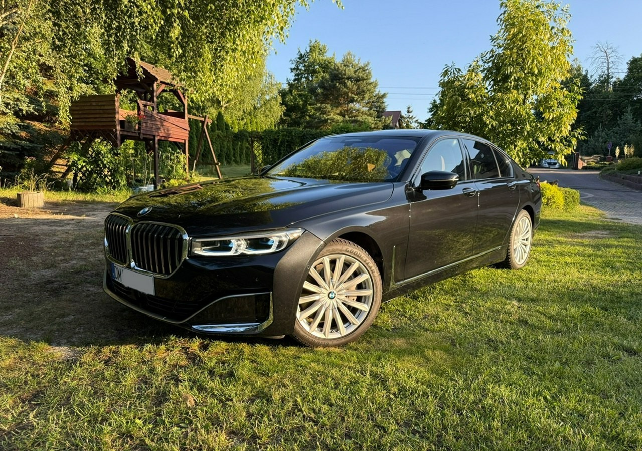BMW SERIA 7 II (G11/G12) BMW SERIA 7 740d Xdrive 340KM Luxury+Exclusive Masaże Adaptiv Oś Lasery 2022 FV2 - 세단 : 사진 1 BMW SERIA 7 II (G11/G12) BMW SERIA 7 740d Xdrive 340KM Luxury+Exclusive Masaże Adaptiv Oś Lasery 2022 FV2 - 세단 : 사진 1