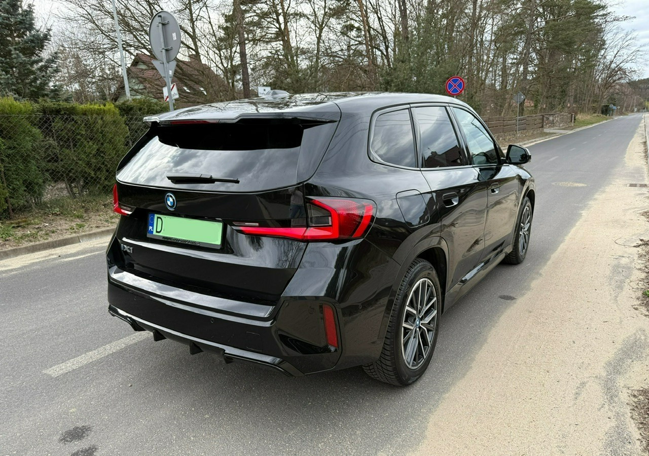 BMW X1 iX1 iX1 xDrive30 313KM M-Sport H/K Panorama AdaptiveLed Masaże Kam360 - SUV : 사진 4 BMW X1 iX1 iX1 xDrive30 313KM M-Sport H/K Panorama AdaptiveLed Masaże Kam360 - SUV : 사진 4