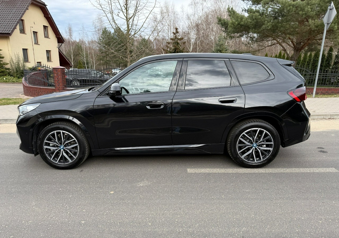 BMW X1 iX1 iX1 xDrive30 313KM M-Sport H/K Panorama AdaptiveLed Masaże Kam360 - SUV : 사진 2 BMW X1 iX1 iX1 xDrive30 313KM M-Sport H/K Panorama AdaptiveLed Masaże Kam360 - SUV : 사진 2