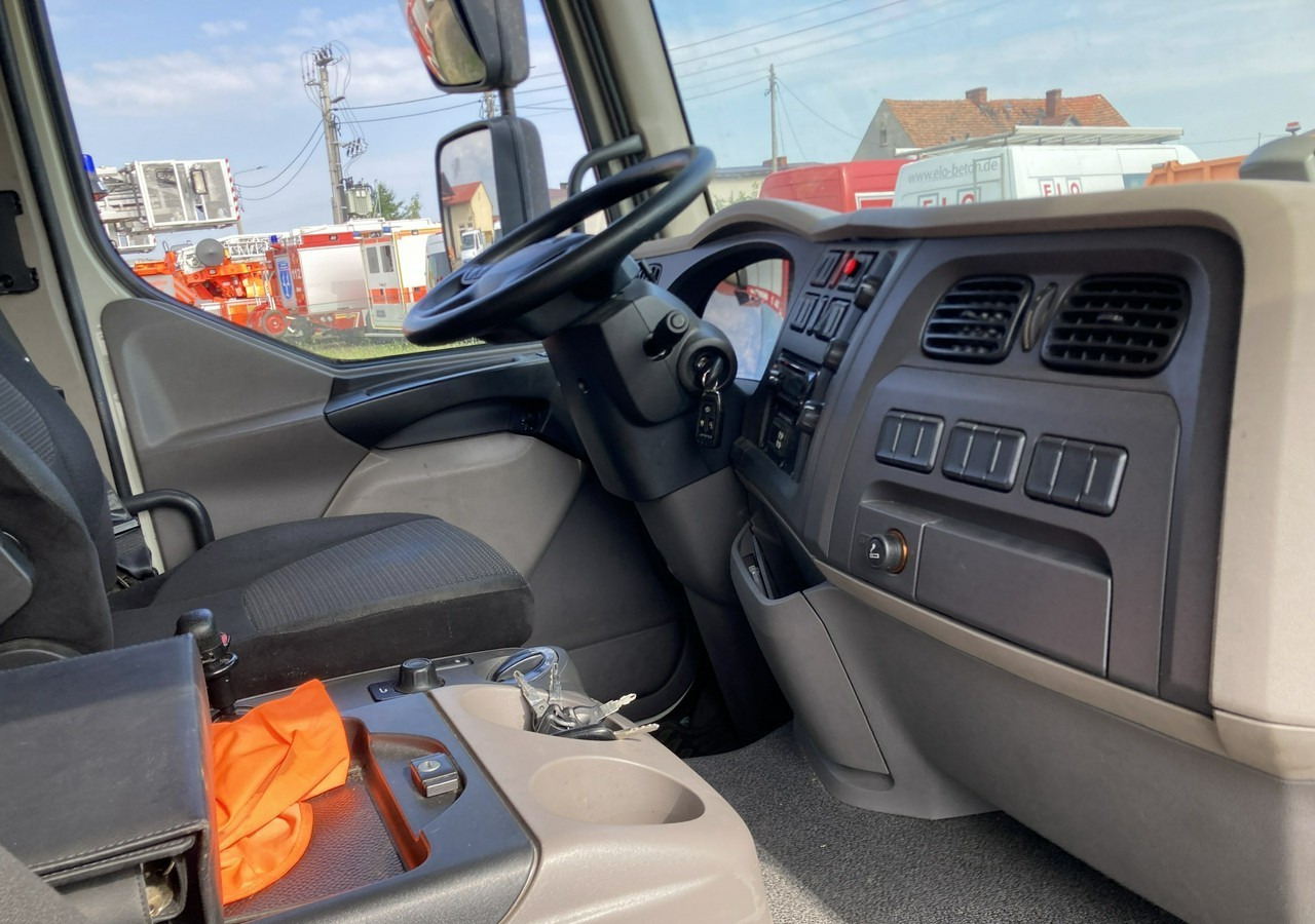 Interior photo 1: 냉동 밴 DAF Inny DAF DAF LF210FA Chłodnia Konvekta Hydro klapa 2014