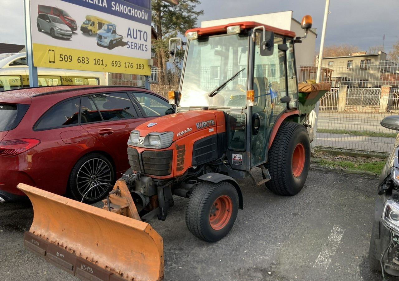Inna Inny Traktor Kubota 4X4 B 3030 Odśnieżarka posypywarka Pług 2011 - 지자체 트랙터 : 사진 1 Inna Inny Traktor Kubota 4X4 B 3030 Odśnieżarka posypywarka Pług 2011 - 지자체 트랙터 : 사진 1
