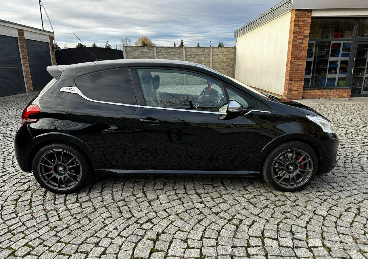 Peugeot 208 I 208GTI Sport 1.6THP 208KM Panorama Led JBL Navi Kamera OZ-Racing 201 - 차량 : 사진 2 Peugeot 208 I 208GTI Sport 1.6THP 208KM Panorama Led JBL Navi Kamera OZ-Racing 201 - 차량 : 사진 2