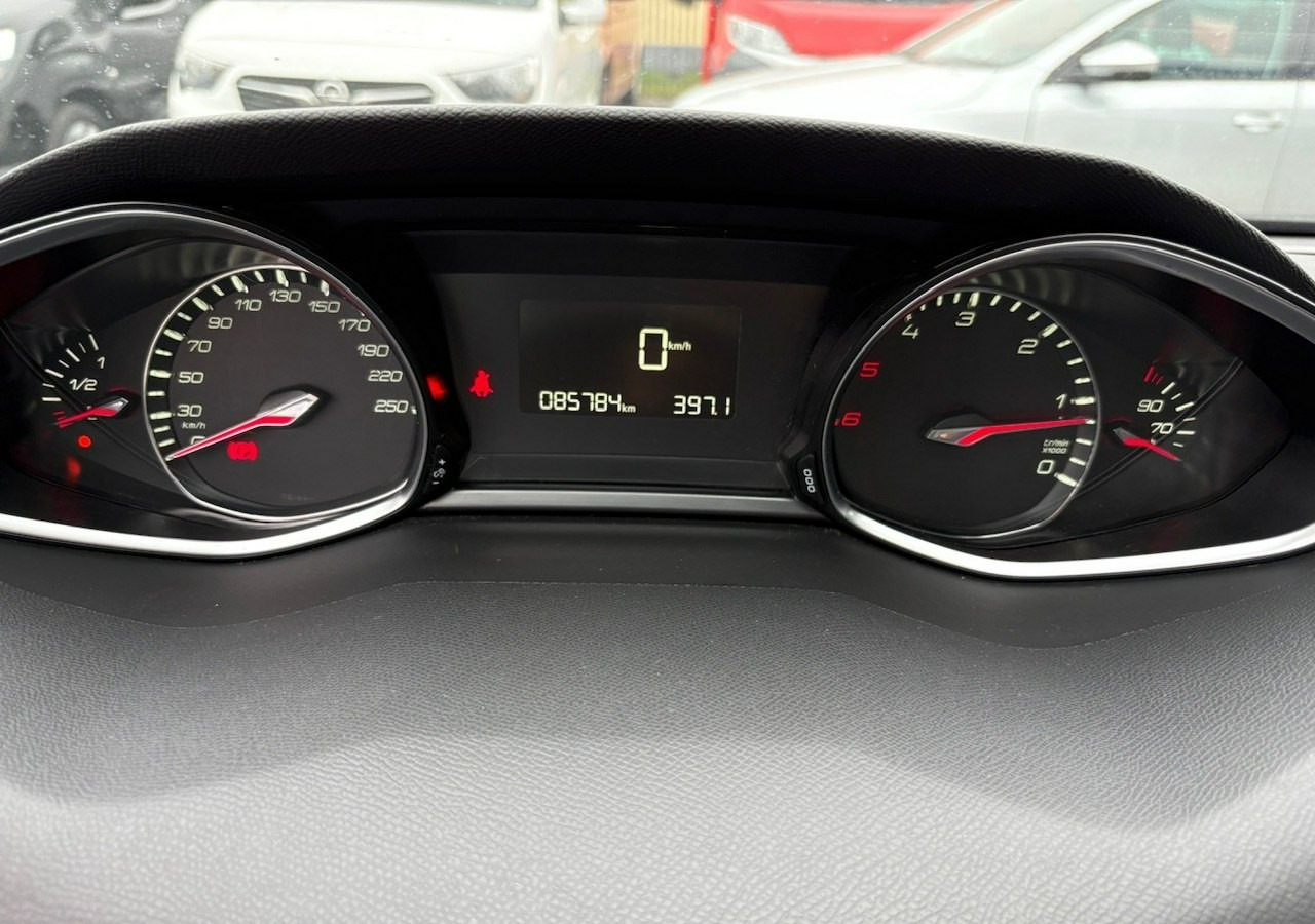 해치백 Peugeot 308 II Peugeot 308 HB 1.6HDI 85tkm FullLed Navi Klima 2016 : 사진 20