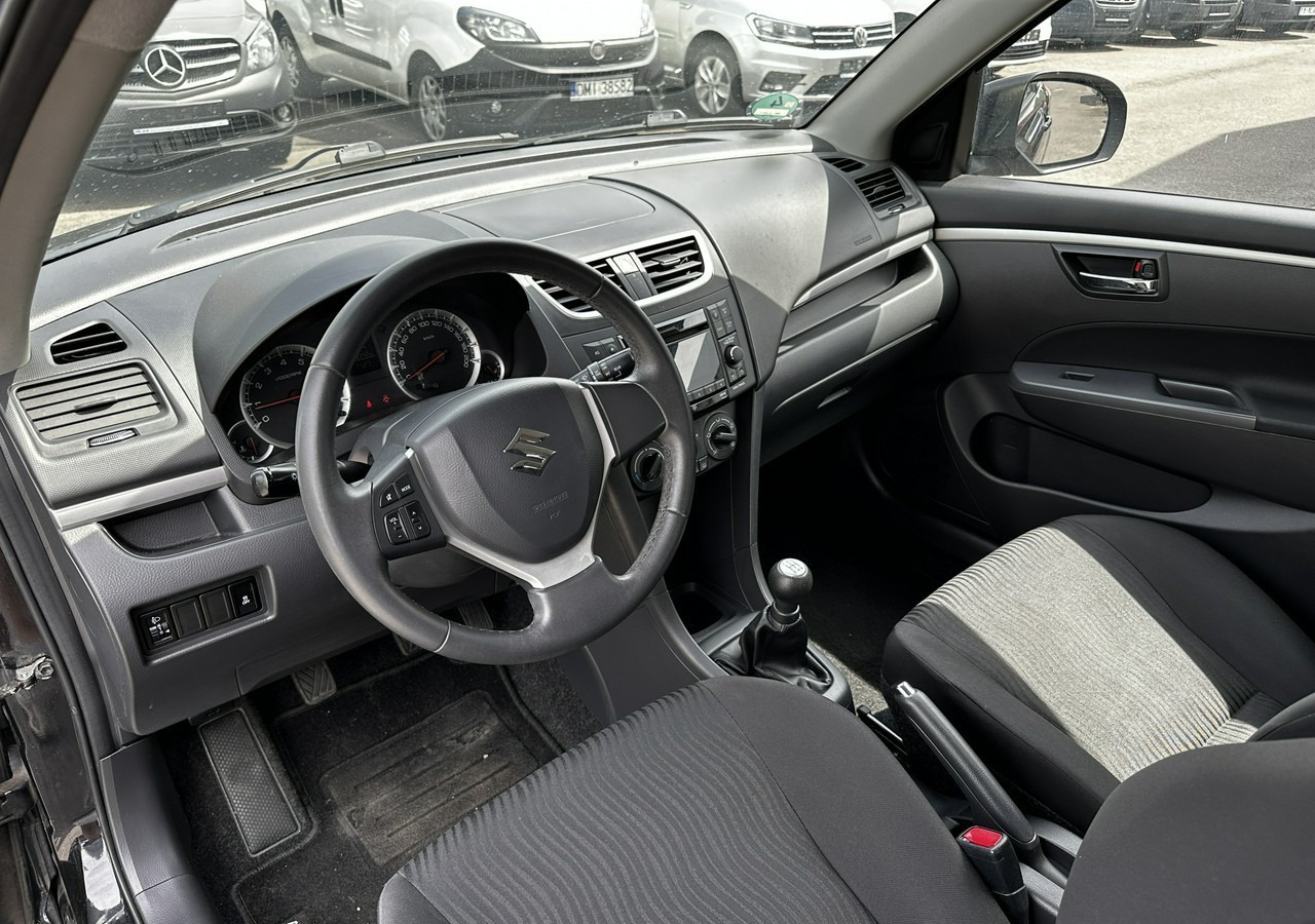 Suzuki Swift V Suzuki Swift 1.2-94KM Klima Model 2012 - 해치백 : 사진 4 Suzuki Swift V Suzuki Swift 1.2-94KM Klima Model 2012 - 해치백 : 사진 4
