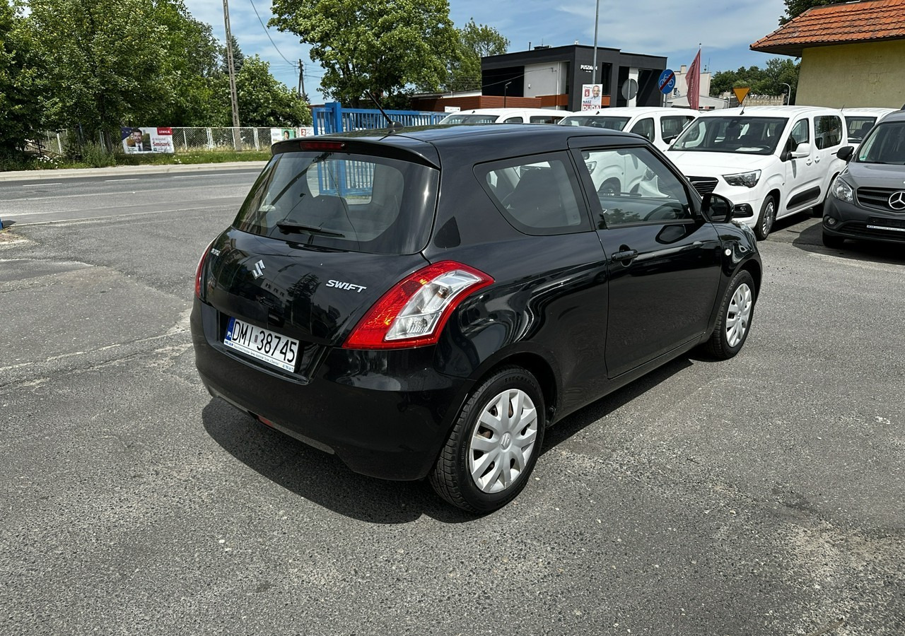 Suzuki Swift V Suzuki Swift 1.2-94KM Klima Model 2012 - 해치백 : 사진 3 Suzuki Swift V Suzuki Swift 1.2-94KM Klima Model 2012 - 해치백 : 사진 3