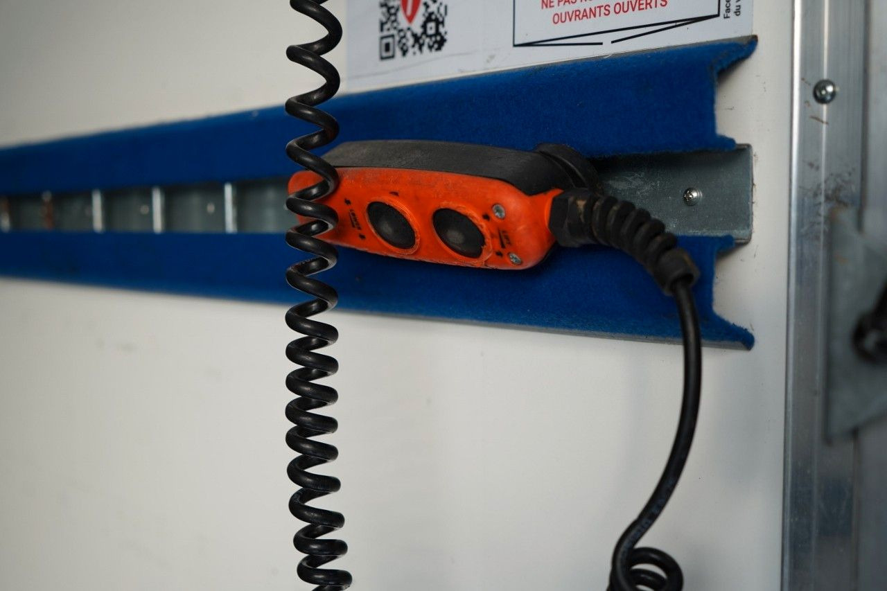 냉동 밴 Iveco DAILY 35-160 / KONTENER 4,25 M / IZOTERMA AUTOM : 사진 25 냉동 밴 Iveco DAILY 35-160 / KONTENER 4,25 M / IZOTERMA AUTOM : 사진 25