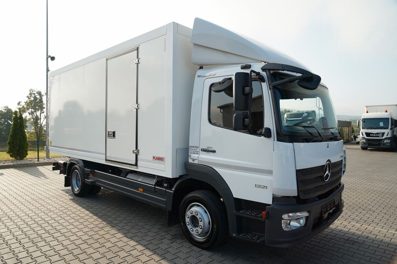 Mercedes-Benz ATEGO / 1221 / KONTENER 5.6 M / 4x2 / WINDA D H - 냉동 밴 : 사진 2 Mercedes-Benz ATEGO / 1221 / KONTENER 5.6 M / 4x2 / WINDA D H - 냉동 밴 : 사진 2