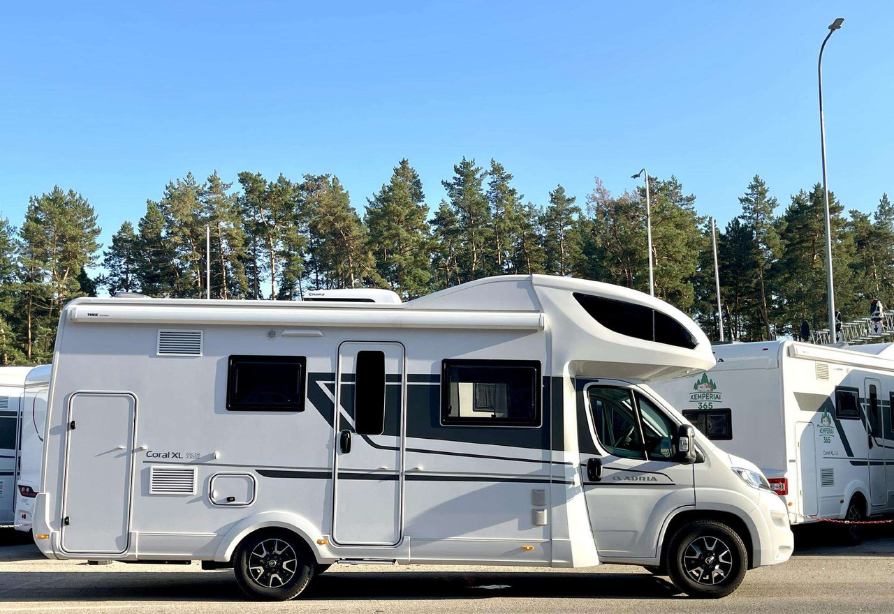 Adria Coral XL 650DK - 알코브 모터홈 : 사진 2 Adria Coral XL 650DK - 알코브 모터홈 : 사진 2