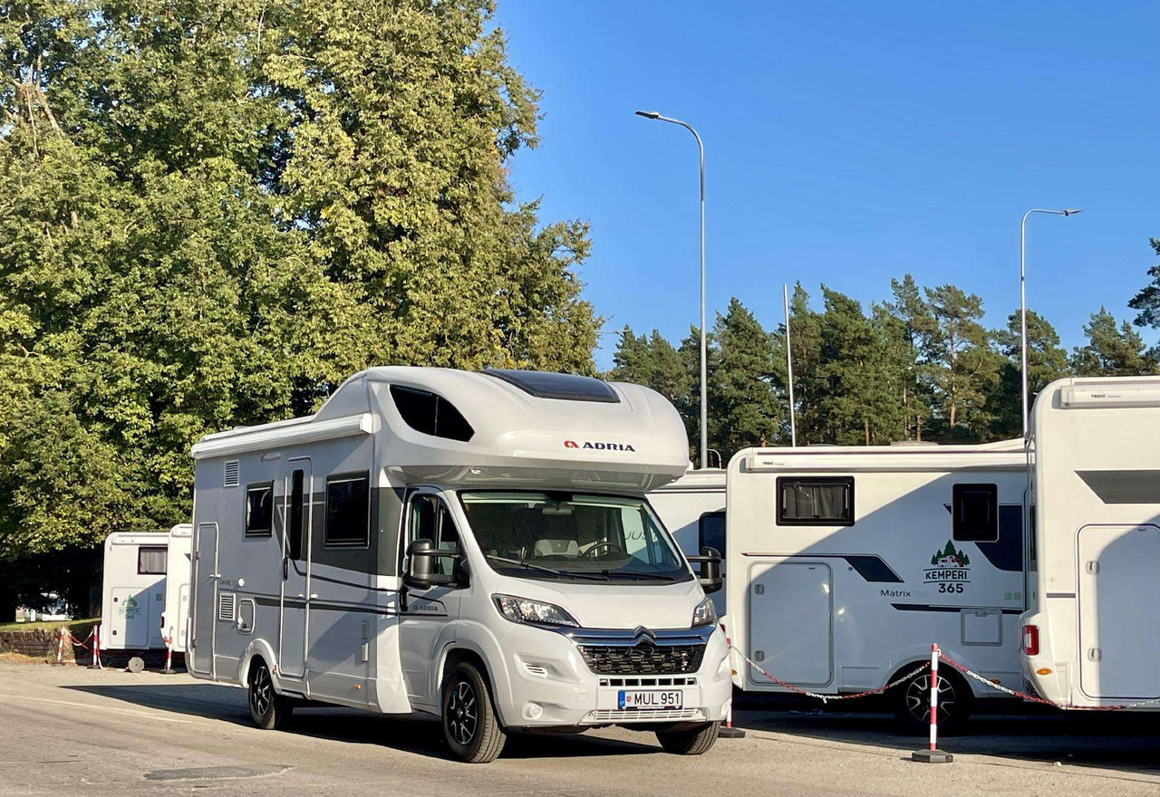 Adria Coral XL 650DK - 알코브 모터홈 : 사진 1 Adria Coral XL 650DK - 알코브 모터홈 : 사진 1