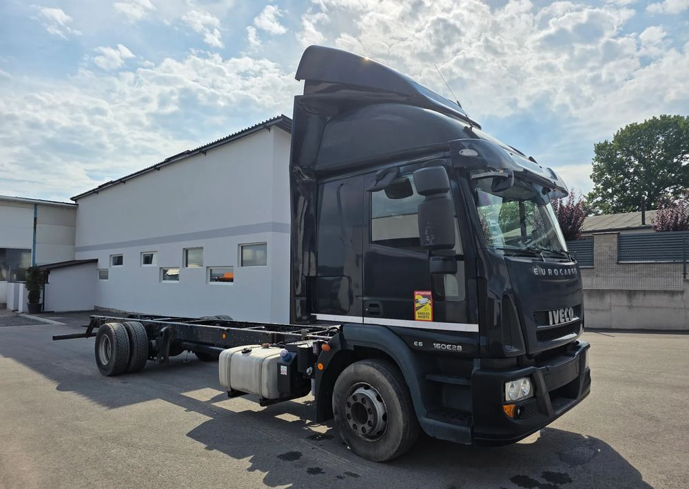 Iveco EUROCARGO 160E28 RAMA DO ZABUDOWY/ LAWETA / MANUAL / - 커튼사이더 트럭 : 사진 2 Iveco EUROCARGO 160E28 RAMA DO ZABUDOWY/ LAWETA / MANUAL / - 커튼사이더 트럭 : 사진 2