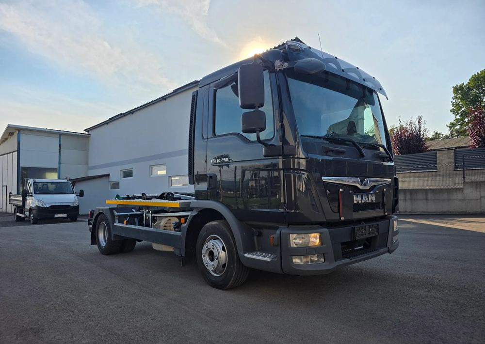 MAN TGL 12.250 nowe urządzenie hakowe SKIBICKI HKS 8/3300 ATEGO / TGM - 후크 리프트 트럭 : 사진 1 MAN TGL 12.250 nowe urządzenie hakowe SKIBICKI HKS 8/3300 ATEGO / TGM - 후크 리프트 트럭 : 사진 1