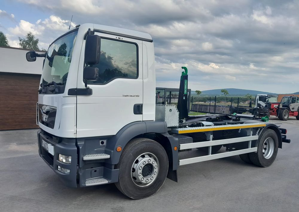 MAN TGM 18.290 - 후크 리프트 트럭 : 사진 1 MAN TGM 18.290 - 후크 리프트 트럭 : 사진 1