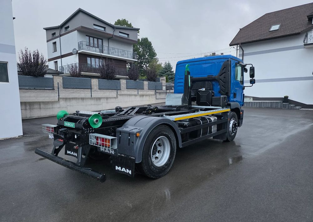 MAN TGM 18.340 urządzenie hakowe AXOR - 후크 리프트 트럭 : 사진 2 MAN TGM 18.340 urządzenie hakowe AXOR - 후크 리프트 트럭 : 사진 2