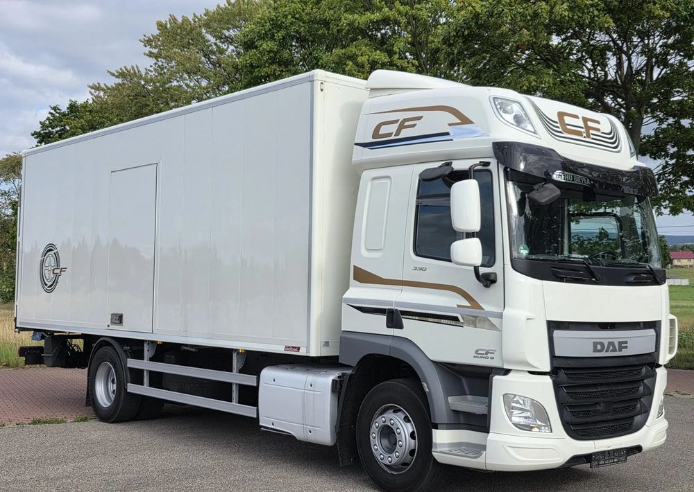 DAF CF 330/10.2017/KONTENER MEBLOWY/IZOTERMA/WINDA/18 PALET/E6/NISKI PRZEBIEG/Z NIEMIEC/JAK NOWY/DUŻY SILNIK 10 837cm3// - 박스 트럭 : 사진 1 DAF CF 330/10.2017/KONTENER MEBLOWY/IZOTERMA/WINDA/18 PALET/E6/NISKI PRZEBIEG/Z NIEMIEC/JAK NOWY/DUŻY SILNIK 10 837cm3// - 박스 트럭 : 사진 1