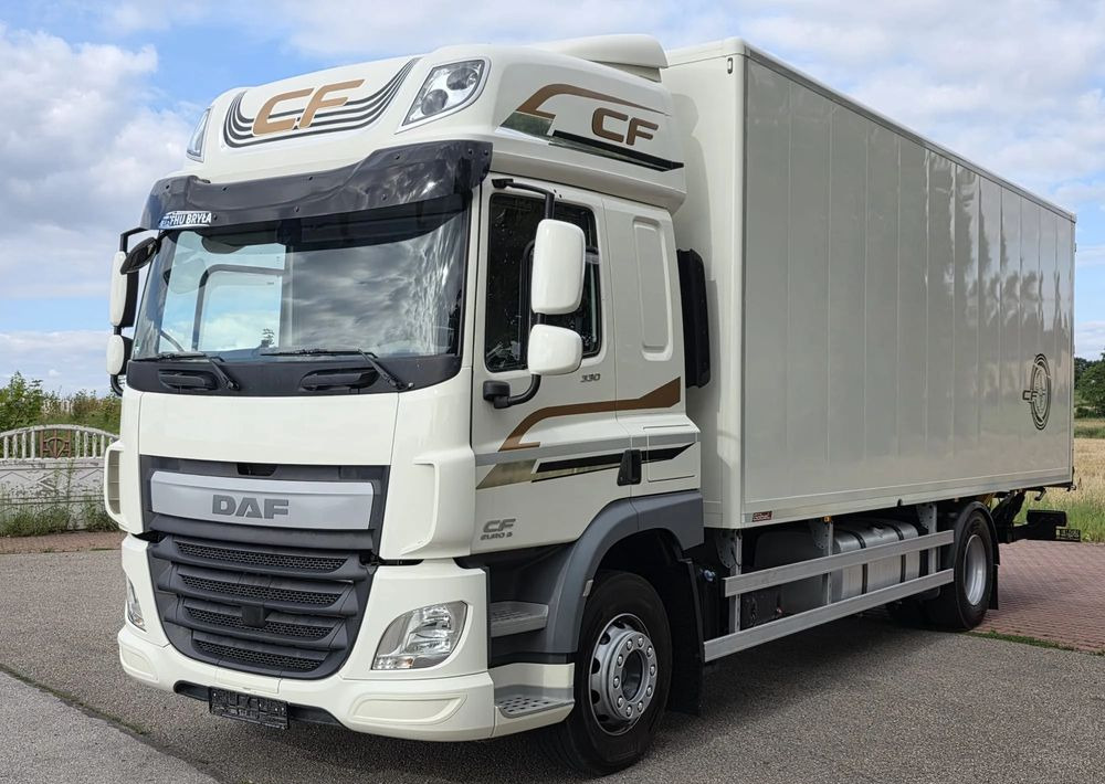 DAF CF 330 / 10.2017 / KONTENER MEBLOWY / IZOTERMA / WINDA / 18 PALET / E6 / NISKI PRZEBIEG / Z NIEMIEC / JAK NOWY / DUŻY SILNIK 10 837cm3// - 박스 트럭 : 사진 2 DAF CF 330 / 10.2017 / KONTENER MEBLOWY / IZOTERMA / WINDA / 18 PALET / E6 / NISKI PRZEBIEG / Z NIEMIEC / JAK NOWY / DUŻY SILNIK 10 837cm3// - 박스 트럭 : 사진 2