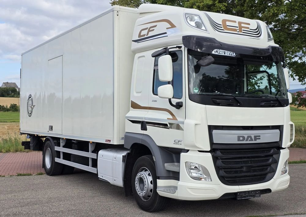DAF CF 330 / 10.2017 / KONTENER MEBLOWY / IZOTERMA / WINDA / 18 PALET / E6 / NISKI PRZEBIEG / Z NIEMIEC / JAK NOWY / DUŻY SILNIK 10 837cm3// - 박스 트럭 : 사진 1 DAF CF 330 / 10.2017 / KONTENER MEBLOWY / IZOTERMA / WINDA / 18 PALET / E6 / NISKI PRZEBIEG / Z NIEMIEC / JAK NOWY / DUŻY SILNIK 10 837cm3// - 박스 트럭 : 사진 1