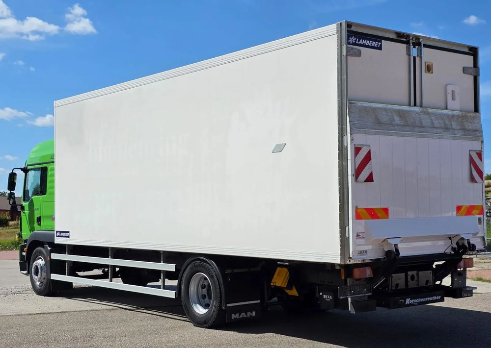 MAN TGM 18.340 / 18.290 / 15.290 / IZOTERMA / WINDA / 19PALET /E6 / SPROWADZONY / AUTOMAT / SYPIALKA / PIERWSZY WŁAŚCICIEL / BOCZNE DRZWI / STAN BARDZO DOBRY - 냉동탑차 : 사진 4 MAN TGM 18.340 / 18.290 / 15.290 / IZOTERMA / WINDA / 19PALET /E6 / SPROWADZONY / AUTOMAT / SYPIALKA / PIERWSZY WŁAŚCICIEL / BOCZNE DRZWI / STAN BARDZO DOBRY - 냉동탑차 : 사진 4