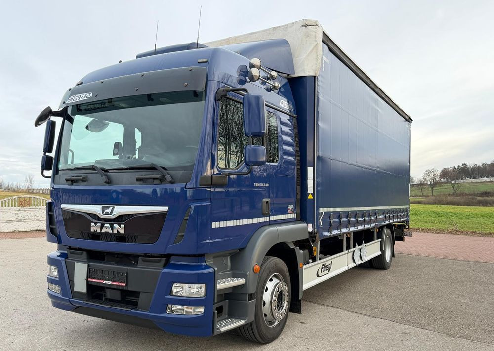 MAN TGM 18.340 / FIRANKA / LIFT / SPROWADZONY / KLIMA POSTOJOWA / 2017 / 9700 ŁADOWNOŚĆ / AUTOMAT / 18 PALET / E6 / WINDA / - 커튼사이더 트럭 : 사진 2 MAN TGM 18.340 / FIRANKA / LIFT / SPROWADZONY / KLIMA POSTOJOWA / 2017 / 9700 ŁADOWNOŚĆ / AUTOMAT / 18 PALET / E6 / WINDA / - 커튼사이더 트럭 : 사진 2