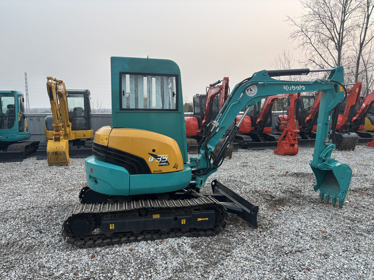 KUBOTA U35 - 미니 굴삭기 : 사진 1 KUBOTA U35 - 미니 굴삭기 : 사진 1