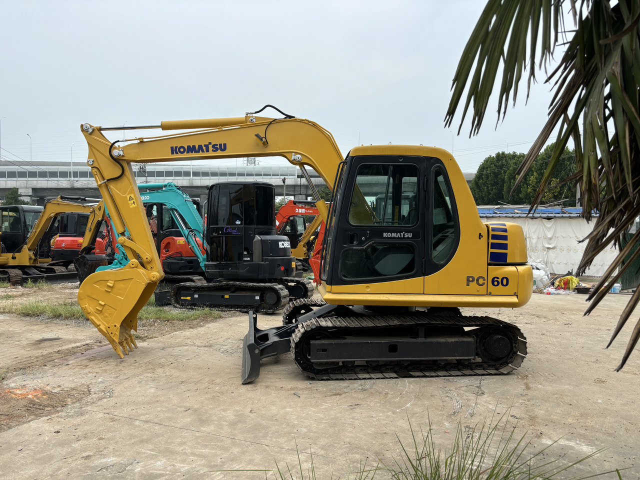 Komatsu PC 60-7 - 미니 굴삭기 : 사진 1 Komatsu PC 60-7 - 미니 굴삭기 : 사진 1