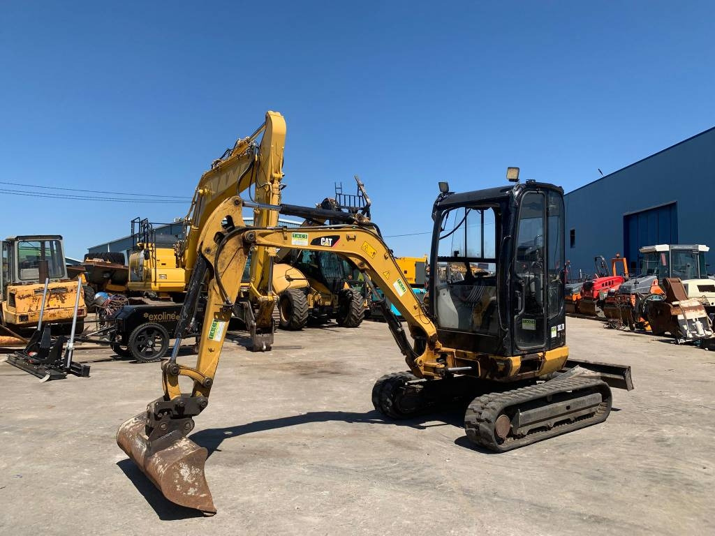 CAT 302.7 CR - 미니 굴삭기 : 사진 1 CAT 302.7 CR - 미니 굴삭기 : 사진 1