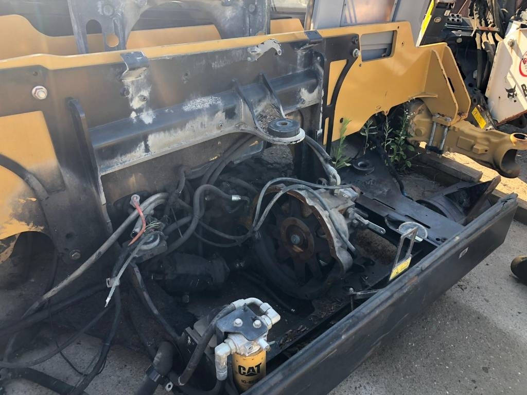 CAT TH 220 B FOR PARTS - 텔레스코픽 핸들러 : 사진 5 CAT TH 220 B FOR PARTS - 텔레스코픽 핸들러 : 사진 5