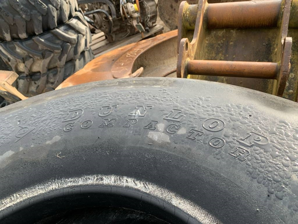 Dunlop 13.00.24 WHEELED COMPACTOR TYRES - 타이어 건설기계 용 : 사진 2 Dunlop 13.00.24 WHEELED COMPACTOR TYRES - 타이어 건설기계 용 : 사진 2