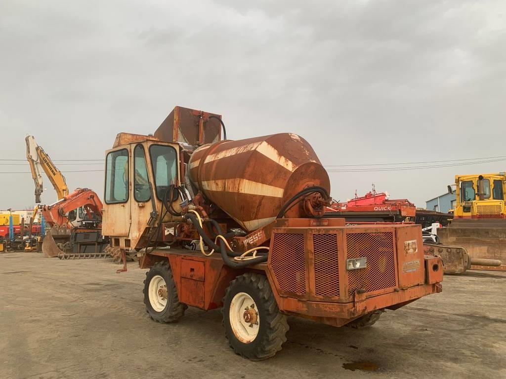 Messersi P2-R4 - 콘크리트 믹서 트럭 : 사진 4 Messersi P2-R4 - 콘크리트 믹서 트럭 : 사진 4