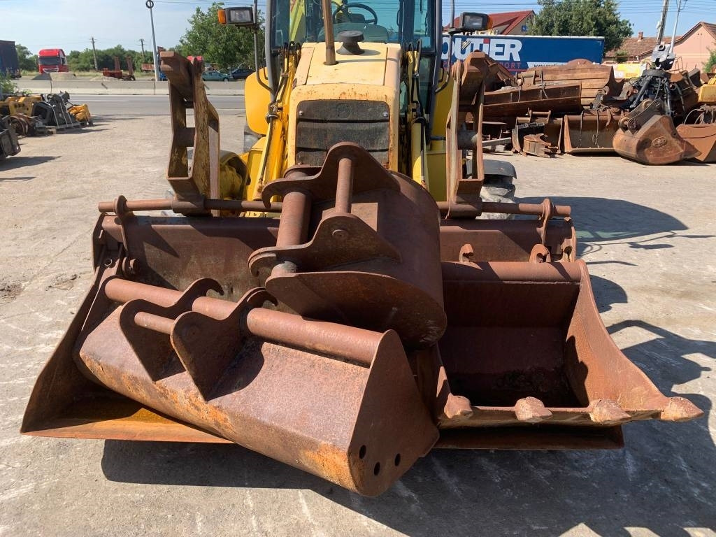 백호 로더 New Holland LB 110-4 PT : 사진 8