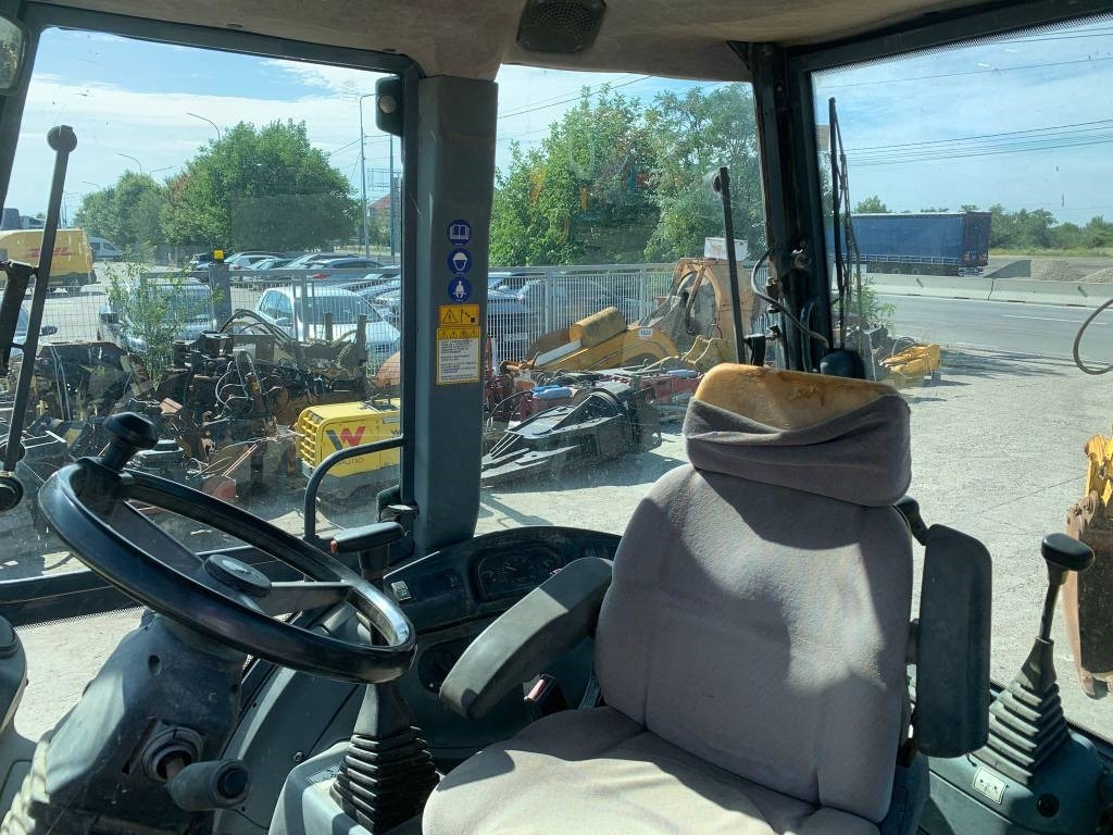 백호 로더 New Holland LB 110-4 PT : 사진 9