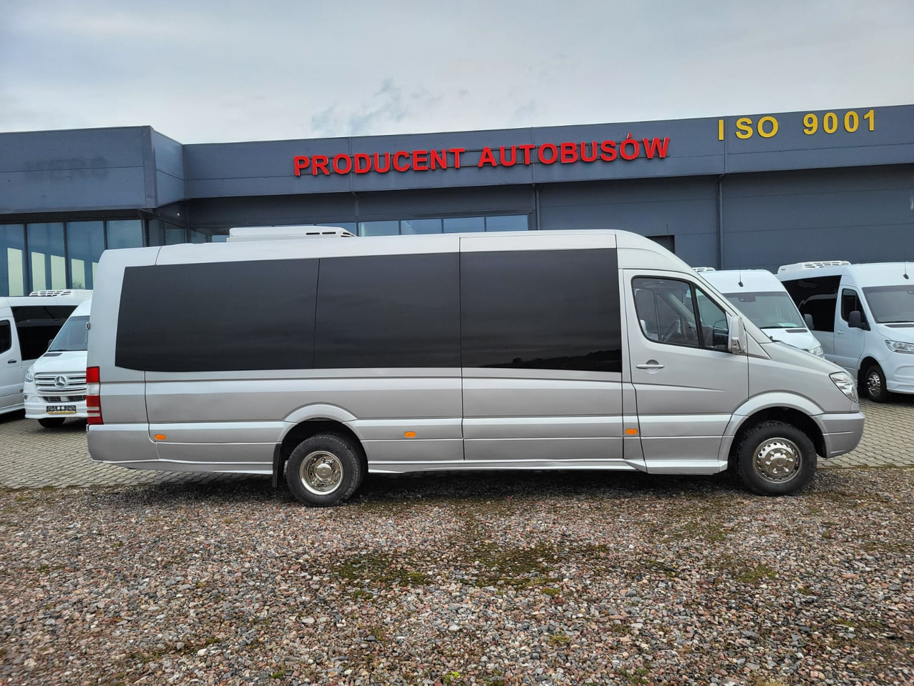 Mercedes-Benz Sprinter 519 CDI 24 places + 4 standing - 교외 버스 : 사진 4 Mercedes-Benz Sprinter 519 CDI 24 places + 4 standing - 교외 버스 : 사진 4