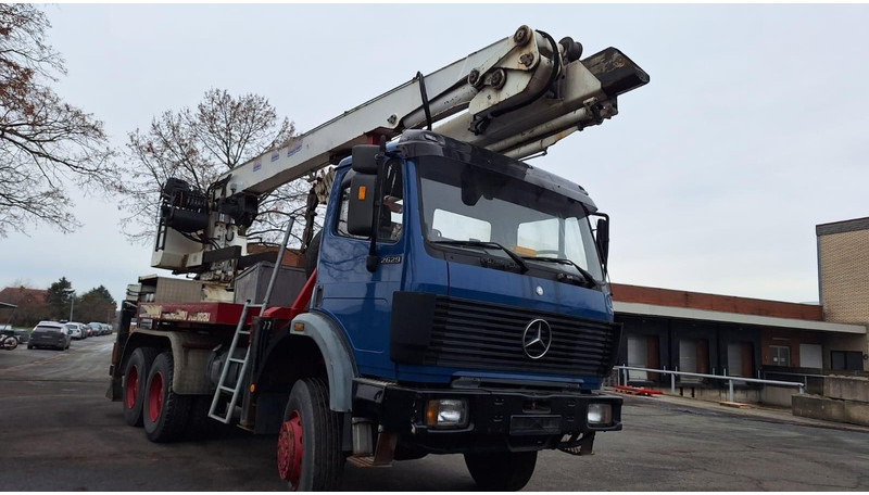 Mercedes-Benz 2629 AK Motorwagen mit Kran Dachdeckerkran6x6 - 크레인 트럭 : 사진 3 Mercedes-Benz 2629 AK Motorwagen mit Kran Dachdeckerkran6x6 - 크레인 트럭 : 사진 3