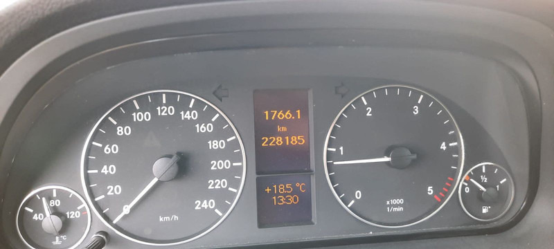 Mercedes-Benz A-Klasse 180 A 180 CDI AVANTGARDE - 차량 : 사진 3 Mercedes-Benz A-Klasse 180 A 180 CDI AVANTGARDE - 차량 : 사진 3