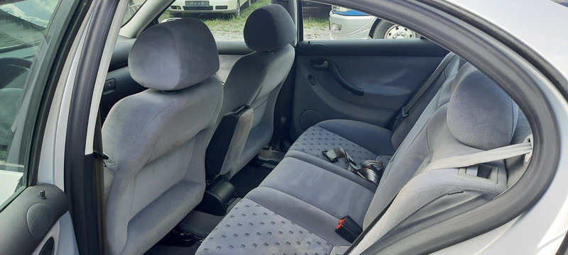 SEAT Toledo Signo 1,8 20V Autom - 차량 : 사진 5 SEAT Toledo Signo 1,8 20V Autom - 차량 : 사진 5