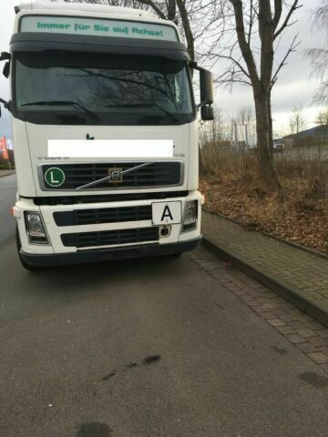 Volvo FH12-420 G.Haus 2xBett Klima Schaltgetriebe Reta - 후크 리프트 트럭 : 사진 3 Volvo FH12-420 G.Haus 2xBett Klima Schaltgetriebe Reta - 후크 리프트 트럭 : 사진 3