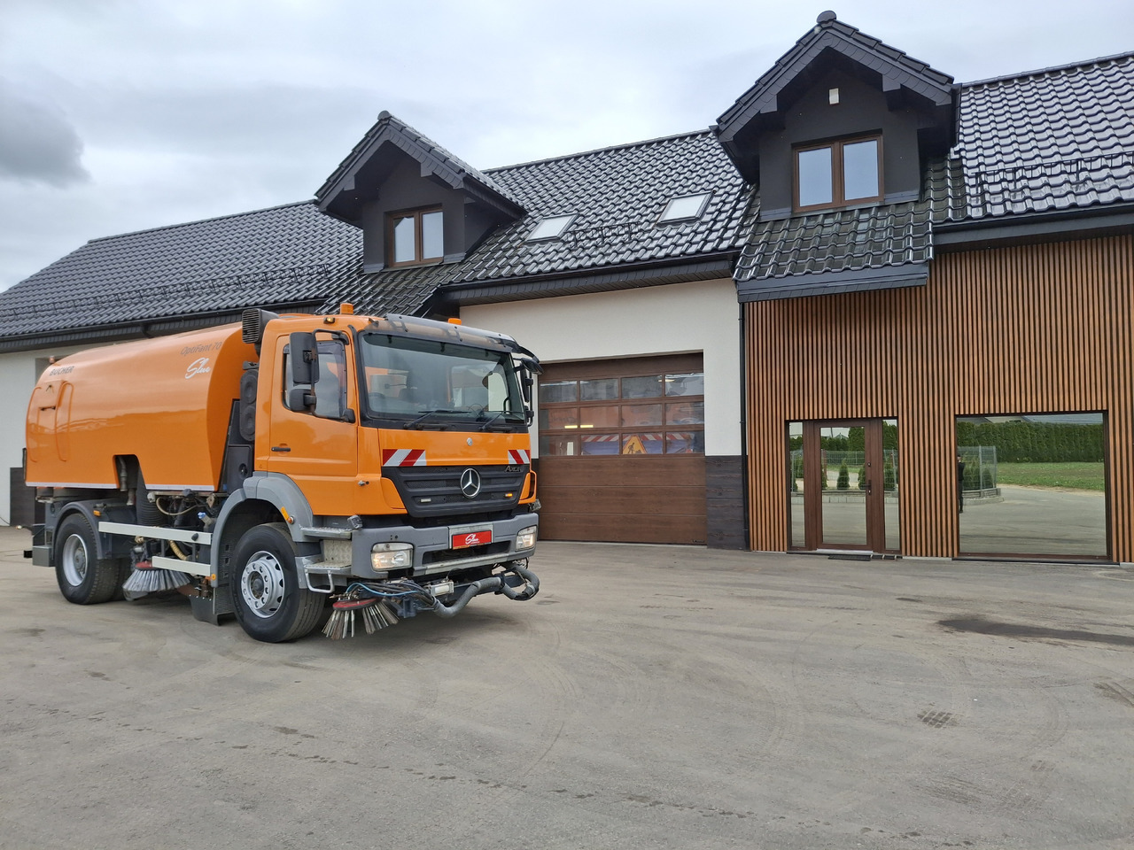 MERCEDES-BENZ Axor 1823 Zamiatarka Kehrmaschine BUCHER 2 Motoren Szczotki L/R Sweeper - 거리 청소 차량 : 사진 1 MERCEDES-BENZ Axor 1823 Zamiatarka Kehrmaschine BUCHER 2 Motoren Szczotki L/R Sweeper - 거리 청소 차량 : 사진 1