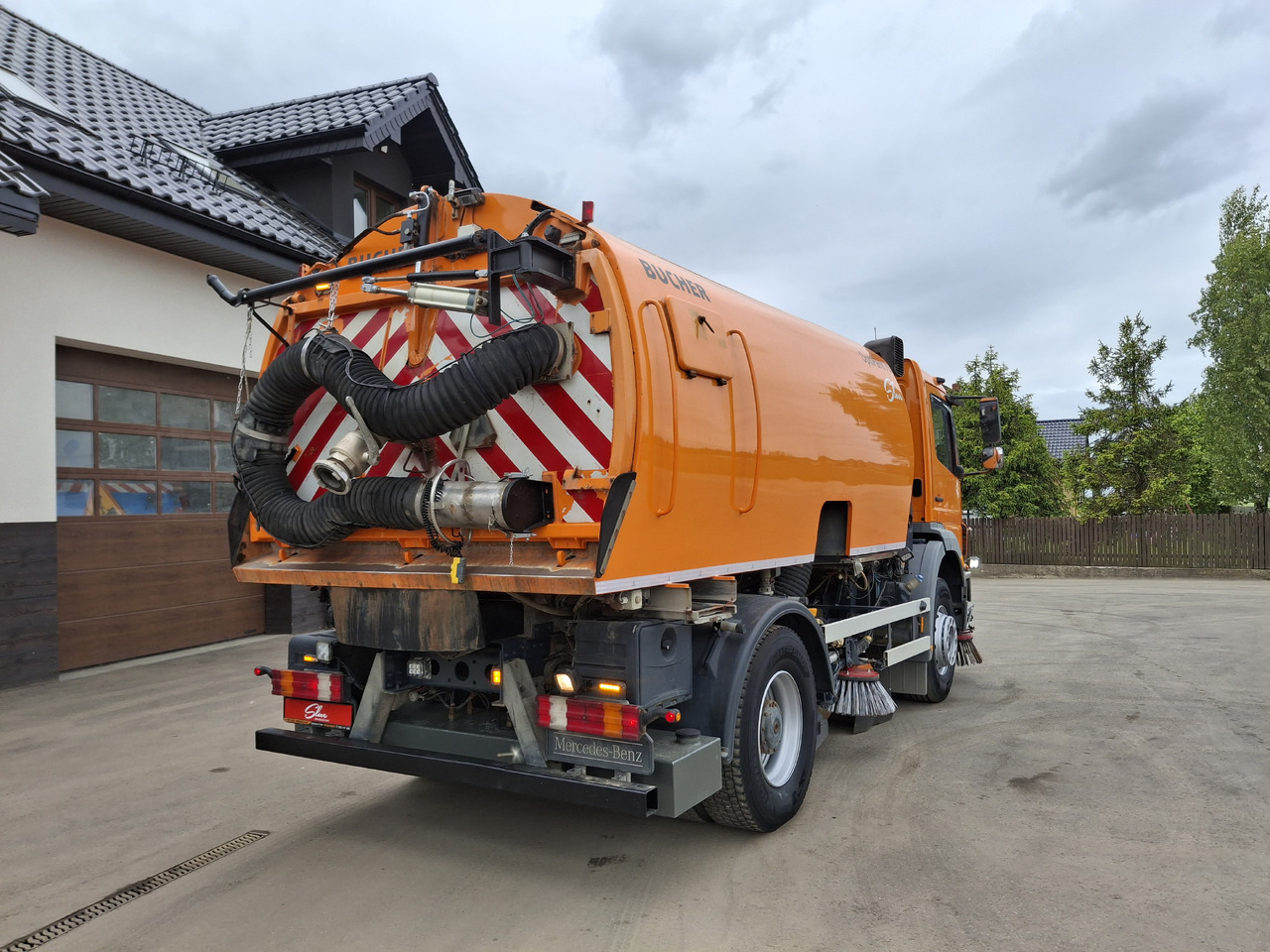 MERCEDES-BENZ Axor 1823 Zamiatarka Kehrmaschine BUCHER 2 Motoren Szczotki L/R Sweeper - 거리 청소 차량 : 사진 4 MERCEDES-BENZ Axor 1823 Zamiatarka Kehrmaschine BUCHER 2 Motoren Szczotki L/R Sweeper - 거리 청소 차량 : 사진 4