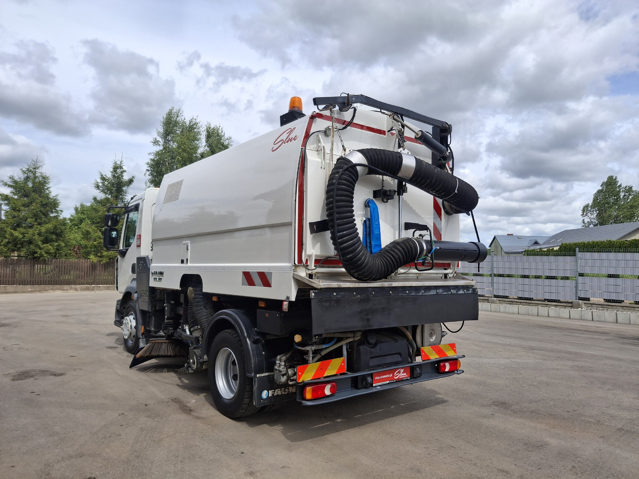 RENAULT D16 Zamiatarka Kehrmaschine FAUN Euro 6 PM10 Szczotki L/R Karcher Rura Do Liści 2 Motoren - 거리 청소 차량 : 사진 3 RENAULT D16 Zamiatarka Kehrmaschine FAUN Euro 6 PM10 Szczotki L/R Karcher Rura Do Liści 2 Motoren - 거리 청소 차량 : 사진 3