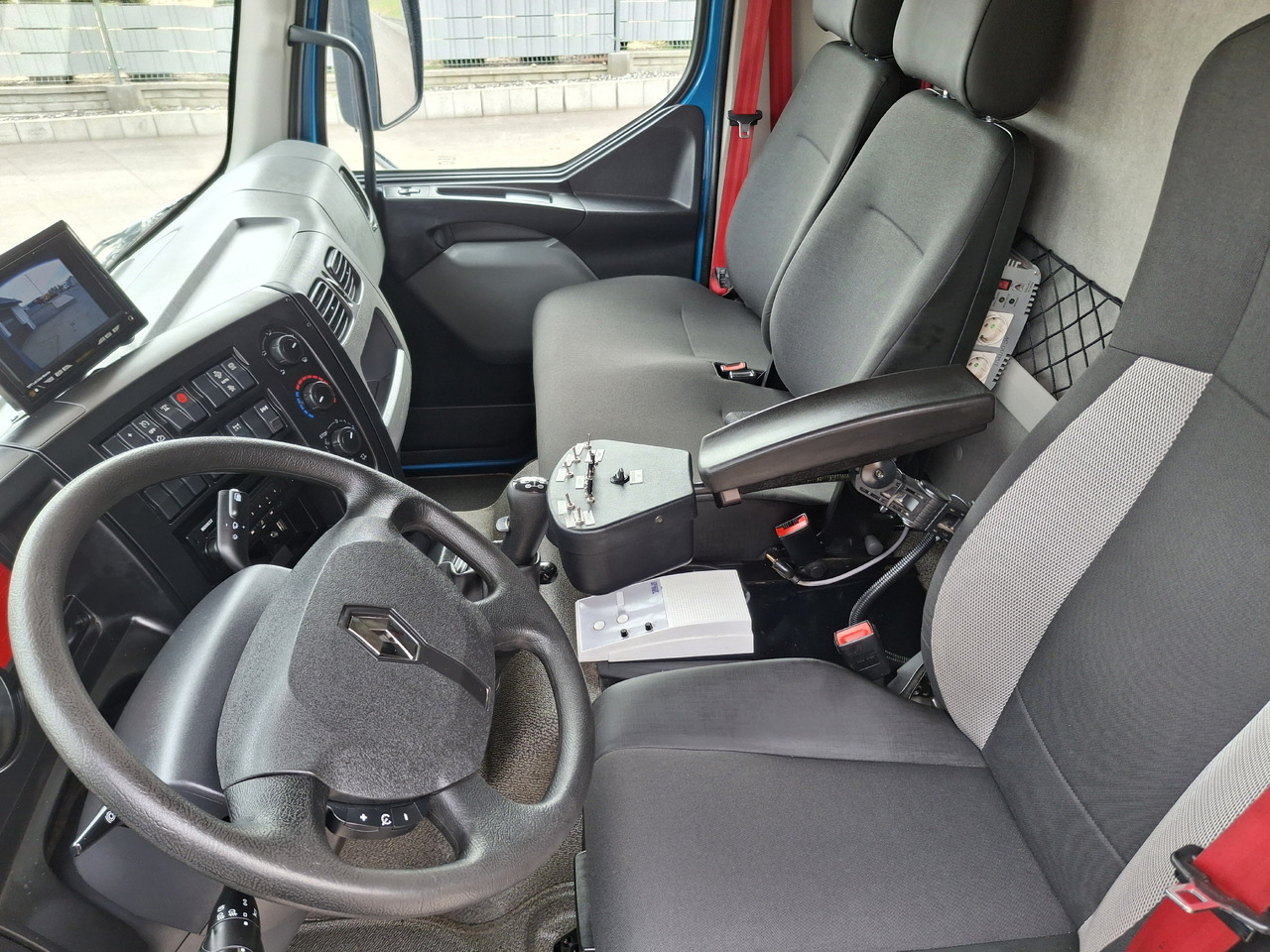 리스 Renault D16 Renault D16 : 사진 31