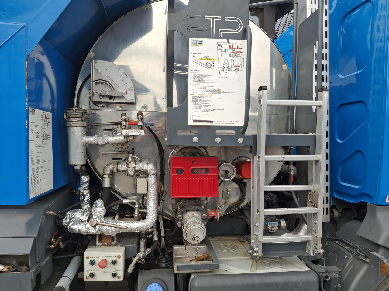 리스 Renault D16 Renault D16 : 사진 14