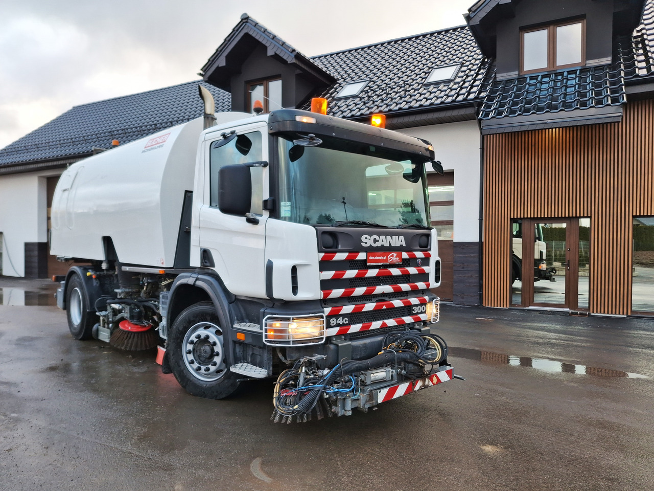 SCANIA 94G Zamiatarka Kehrmaschine BUCHER L/R Frontbürste 2 Motoren Odchwaszczarka Przednia Szczotka - 거리 청소 차량 : 사진 1 SCANIA 94G Zamiatarka Kehrmaschine BUCHER L/R Frontbürste 2 Motoren Odchwaszczarka Przednia Szczotka - 거리 청소 차량 : 사진 1